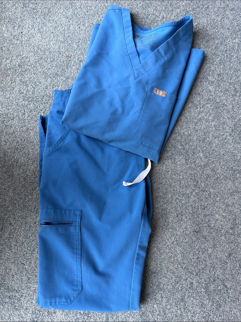 FIGS Women’s scrub set